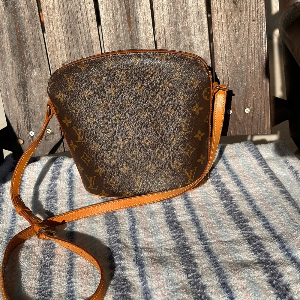 Monogram Drouot Cross Body Shoulder Bag 
W7.9 x H 8.7 x D 3.9VI 0030